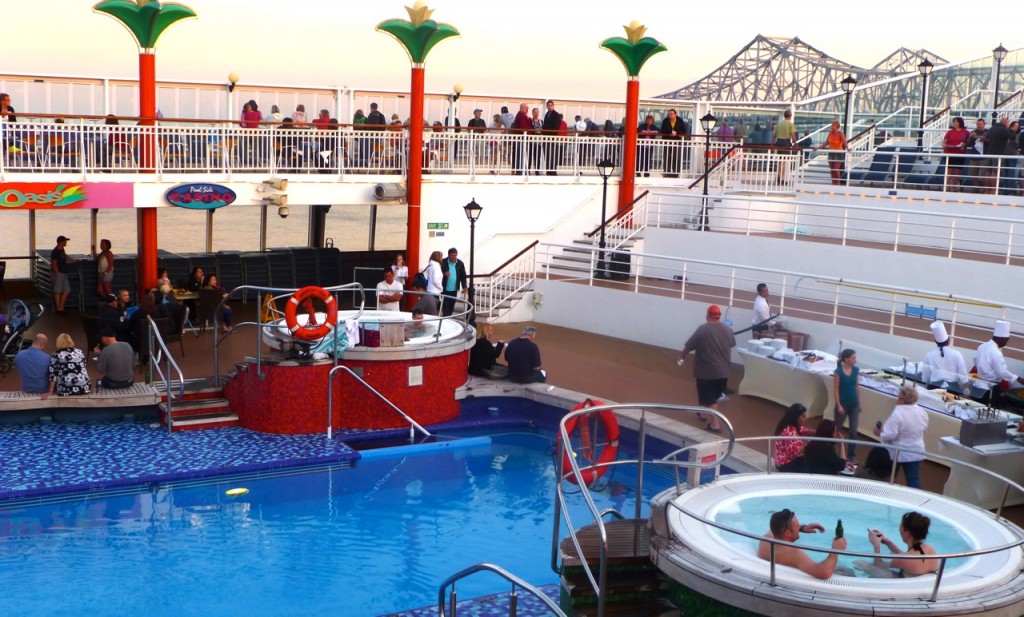 Norwegian Star Pool Area