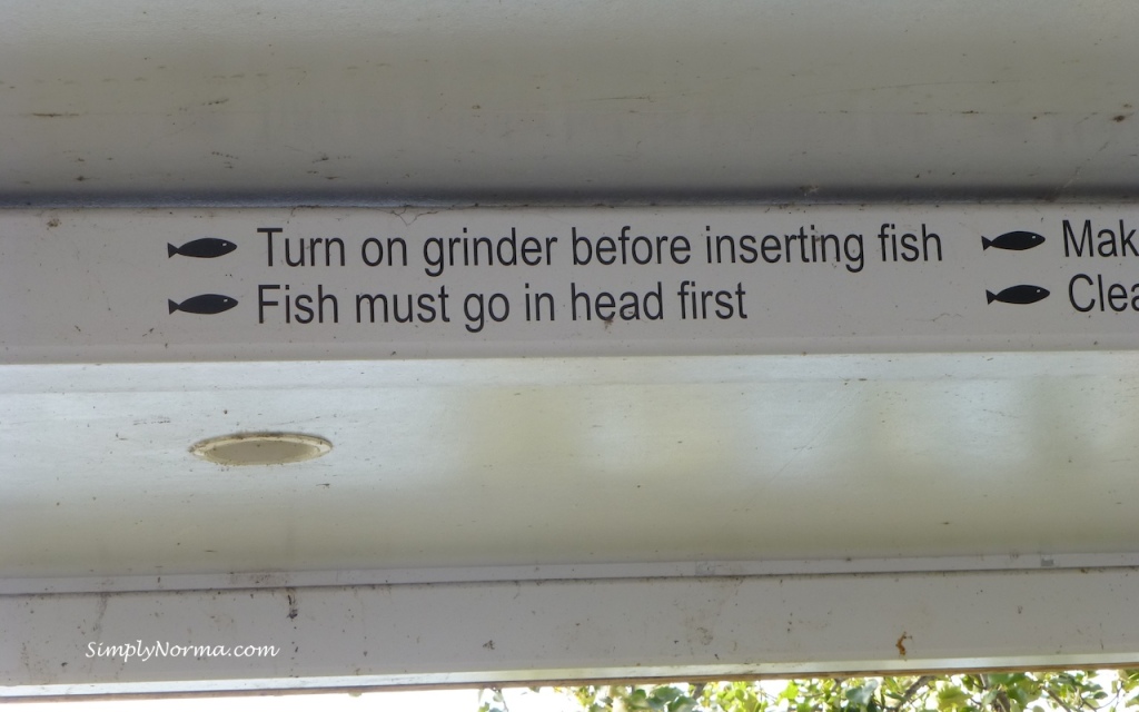 Directions on a fish cleaning station