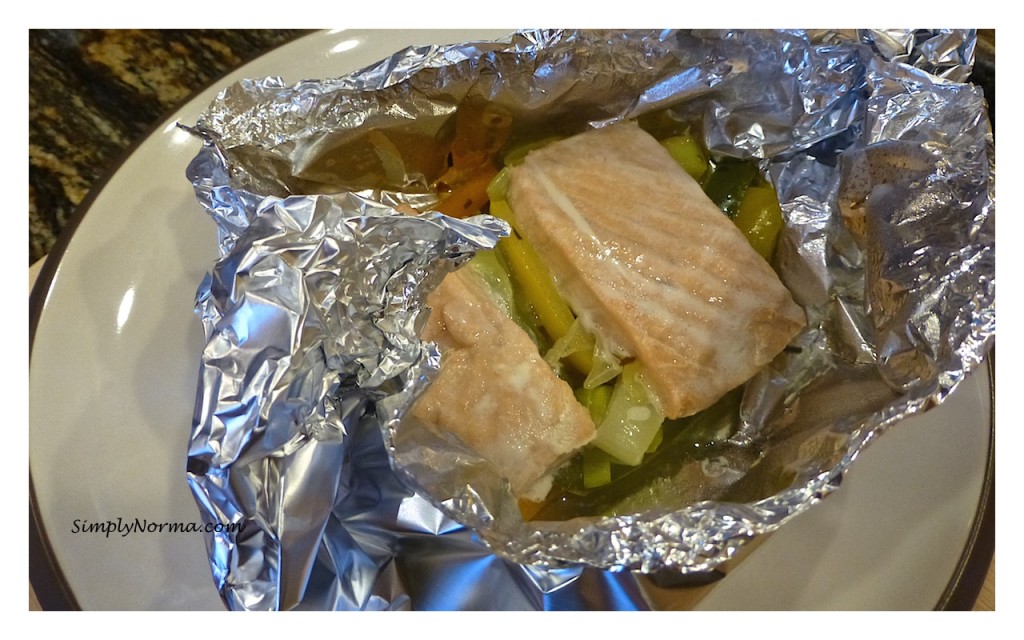 Paleo Baked Salmon With Leeks and Peppers